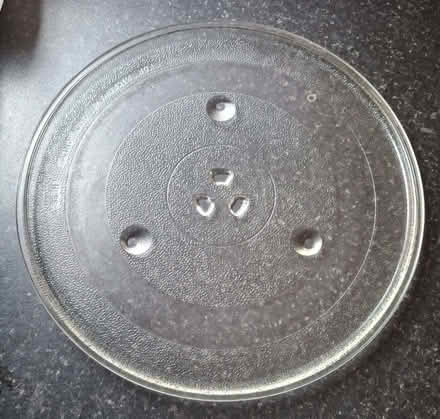 Photo of free 32 cm microwave base plate (West Malvern CP WR14) #1