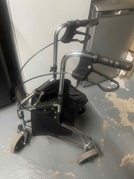 Photo of free 3 wheeler for elderly (Dunstable LU6) #1