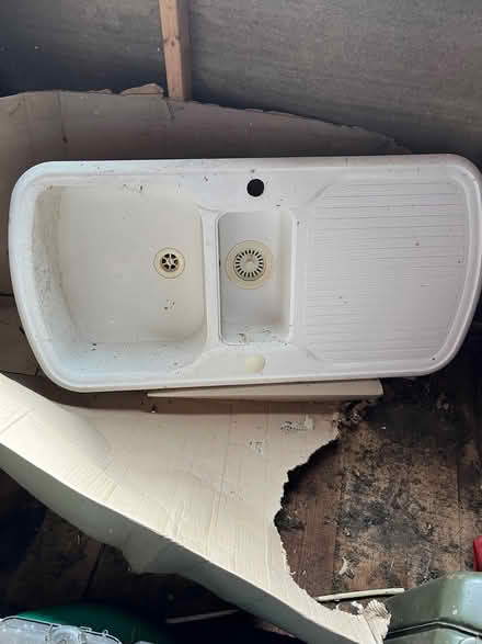 Photo of free A new kitchen sink, maker Leisure. (Woodton NR35) #1
