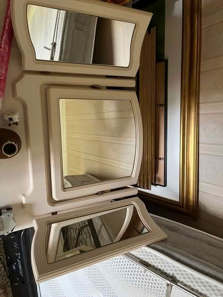 Photo of free Chest of drawers & matching mirror (Bassingbourn SG8) #3