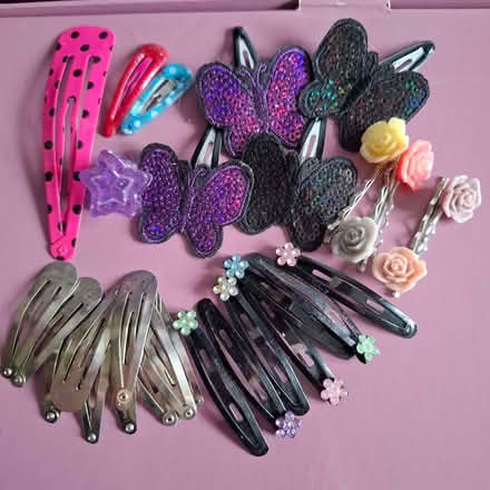 Photo of free Bobbypin bag with hair accessories (Emmbrook RG41) #2