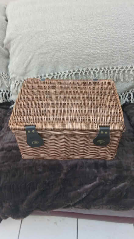 Photo of free Large M&S Wicker Empty Gift Hamper (Whiston Cross L35) #3