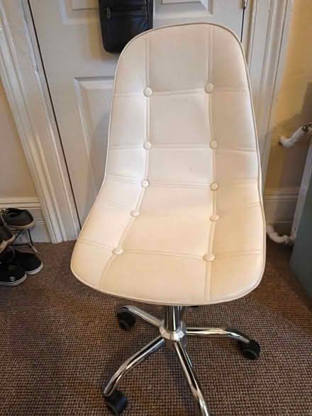 Photo of free Small office chair (RG15RA) #1