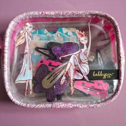 Photo of free Bobbypin bag with hair accessories (Emmbrook RG41) #1