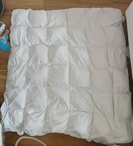 Photo of free Double goose feather duvet 13.5 tog good condition (Hornsey N8) #2