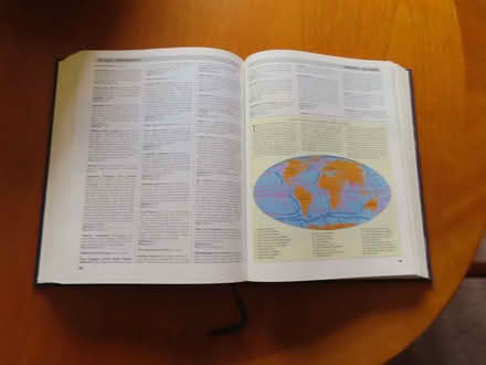 Photo of free Reader's Digest Guide to Places of the World (Hawarden CH5) #4