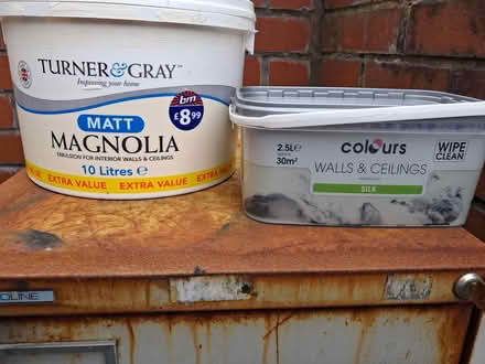 Photo of free paint (ashton under lyne OL6) #1