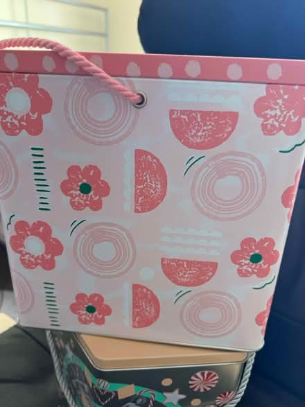 Photo of free 2 nice decorative tins (MK42 Elstow) #2