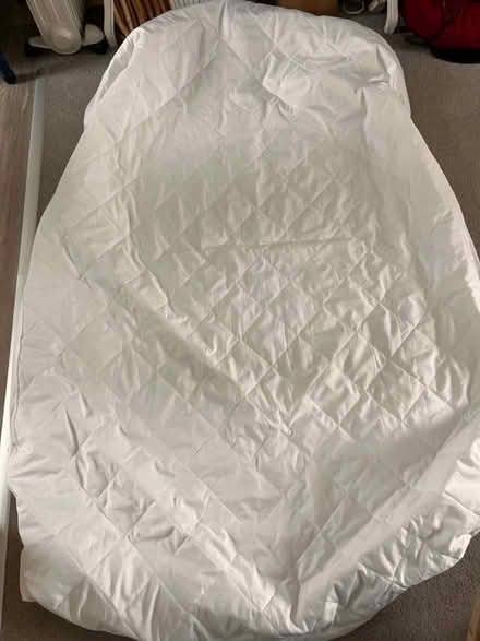 Photo of free 4ft mattress protector (Notts) #1