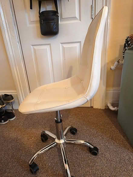 Photo of free Small office chair (RG15RA) #2