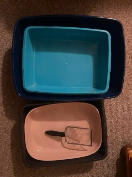 Photo of free 4 x plastic cat litter trays and scoop (IP7) #3