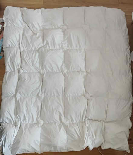 Photo of free Double goose feather duvet 13.5 tog good condition (Hornsey N8) #1