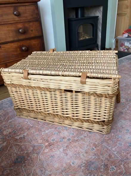 Photo of free Large wicker basket/trunk (New Malden KT3) #3