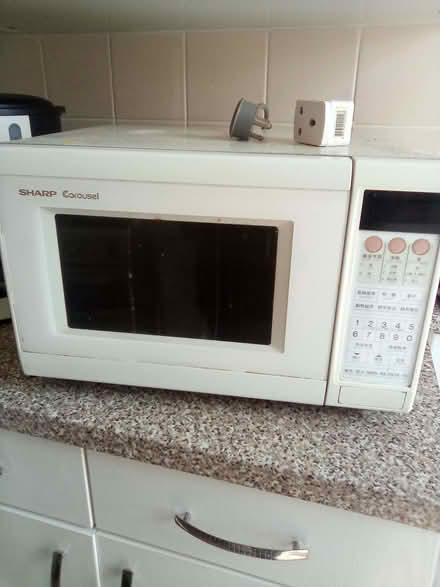 Photo of free Very old microwave still works perfectly (Kennington SE11) #1