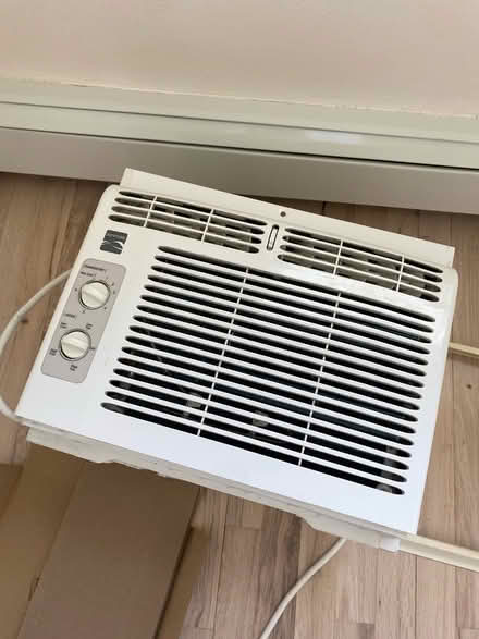Photo of free Air Conditioner - like new (Elmhurst , Queens) #1