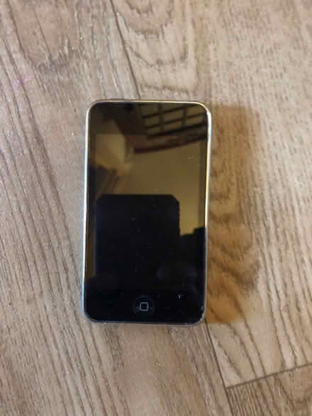 Photo of free iPod (old style) (Shepherd’s Bush W12) #1
