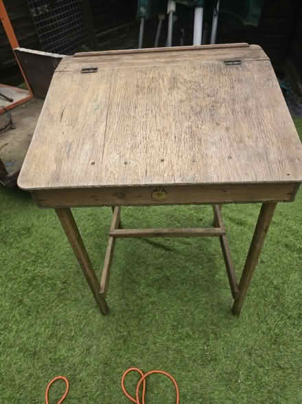 Photo of free Kids desk (SY7) #2