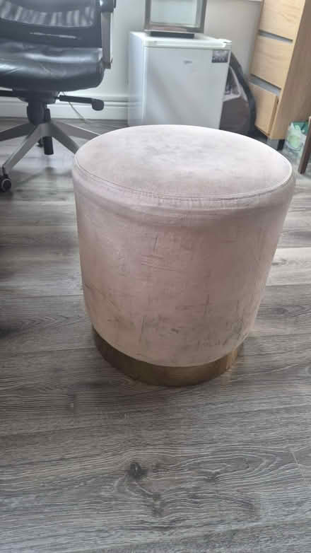 Photo of free Pink pouffe (Marylebone W1H) #1