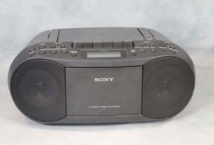 Photo of Portable CD and tape player (Top Amersham HP6) #1