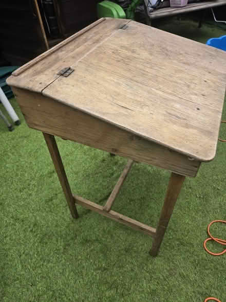 Photo of free Kids desk (SY7) #1