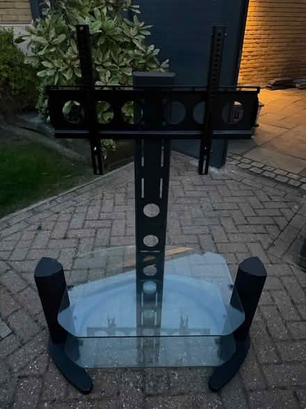 Photo of free Tv stand (West malling) #1