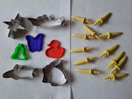 Photo of free Cookie cutters, icing set and sweetcorn holders (Molesey KT8) #2