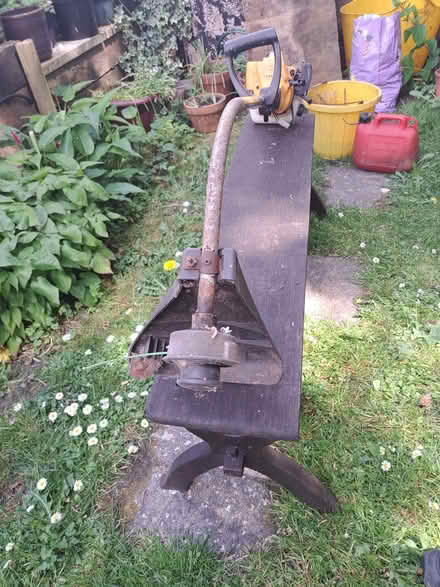 Photo of free Petrol strimmer (Chipping Norton OX7) #3