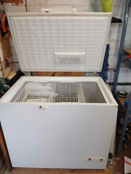 Photo of free 25 year old chest freezer (West Bridgford NG2) #2