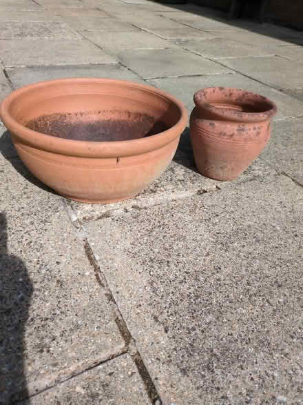 Photo of free 2 brown terracotta pots. 40 cm wide and 20cm wide (Colehill BH21) #1