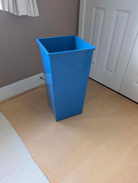 Photo of free Blue metal bin (Leatherhead) #1