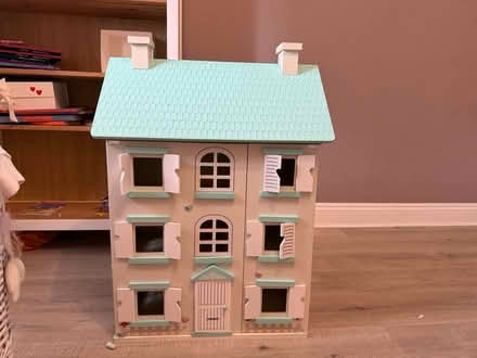 Photo of free Doll’s house (Billericay CM12) #1