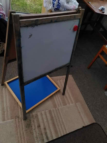 Photo of free Small Easel (CT6) #1