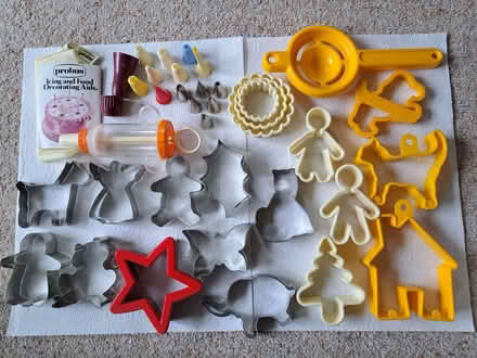 Photo of free Cookie cutters, icing set and sweetcorn holders (Molesey KT8) #1