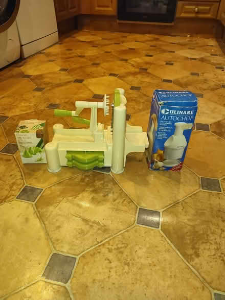 Photo of free Spiral vegetable cutter and autchop gadget (Weston BA1) #1