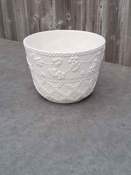 Photo of free White ceramic planter (Didcot OX11) #1
