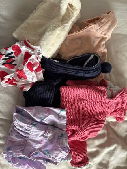 Photo of free 6-9 months baby girl clothes 6 items (Gadebridge HP1) #1