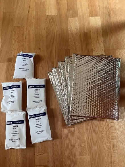 Photo of free Insulated mailers & Cold packs (Harlem - 119th Street) #1
