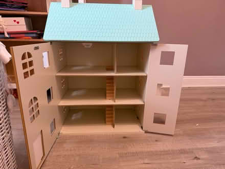 Photo of free Doll’s house (Billericay CM12) #2