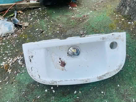 Photo of free Small sink (Se279) #1
