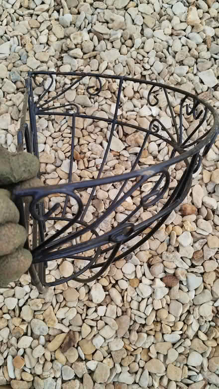 Photo of free Wall mounted wire planter basket (Kingscourt/Lightpill, Stroud) #2