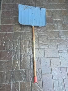 Photo of free small snow shovel, scoop #1