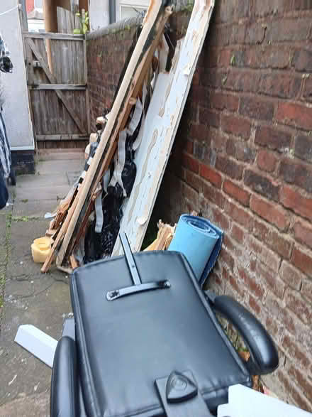Photo of free Dismembered sofa, wood cuttings, old mattress, office chair (Paradise DY2) #4
