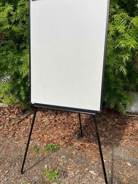 Photo of free Flip Chart stand (Bucknell SY7) #1