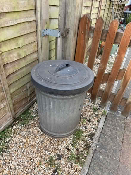 Photo of free Metal bin (Ashurst SO40 7AN) #1