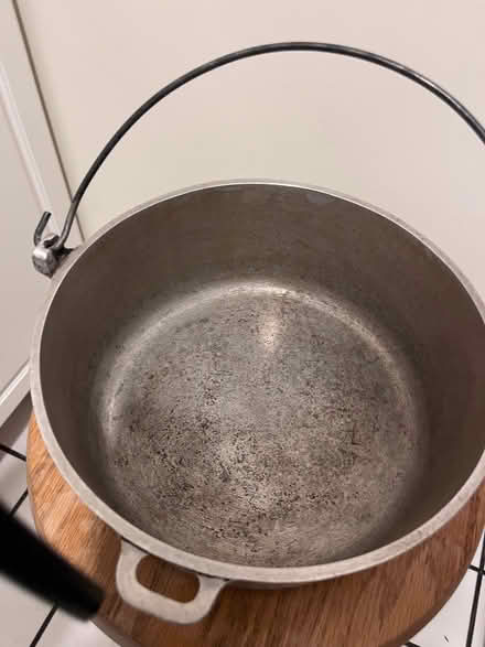 Photo of free hammered aluminum dutch oven (Cambridge) #2