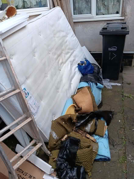 Photo of free Dismembered sofa, wood cuttings, old mattress, office chair (Paradise DY2) #3