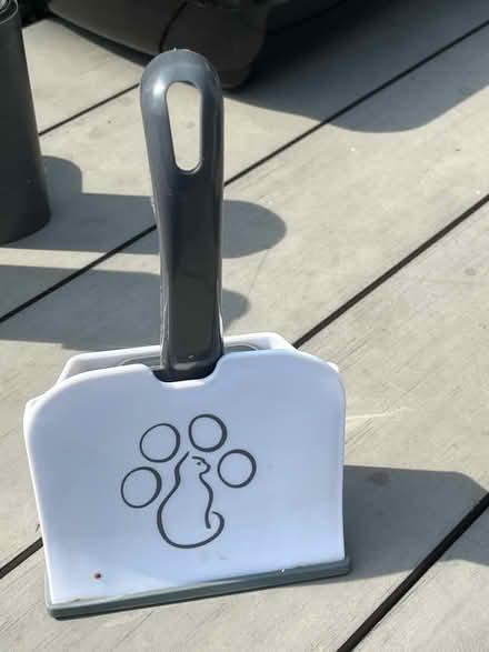 Photo of free Cat litter tray , litter and scoop (Goodmayes IG3) #1