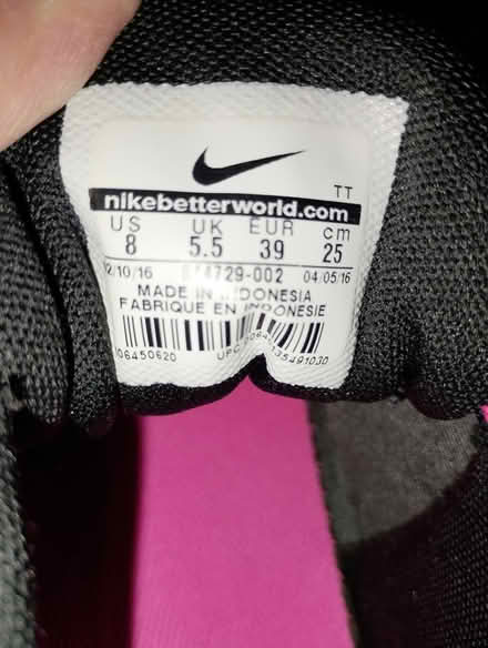 Photo of free Ladies Nike trainers 5.5 (Chesser EH14) #4