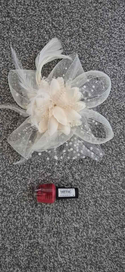Photo of free Fascinator hair clip cream (Wd64tb WD6) #3