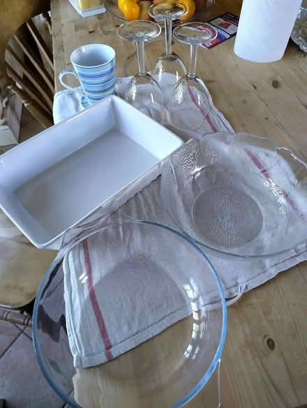 Photo of free Miscellaneous kitchenware (Leigh RH2) #1